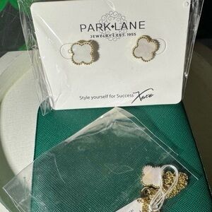 Park Lane White Lana set with Travel case